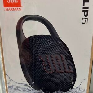 JBL Clip 5 Black Bluetooth Speaker